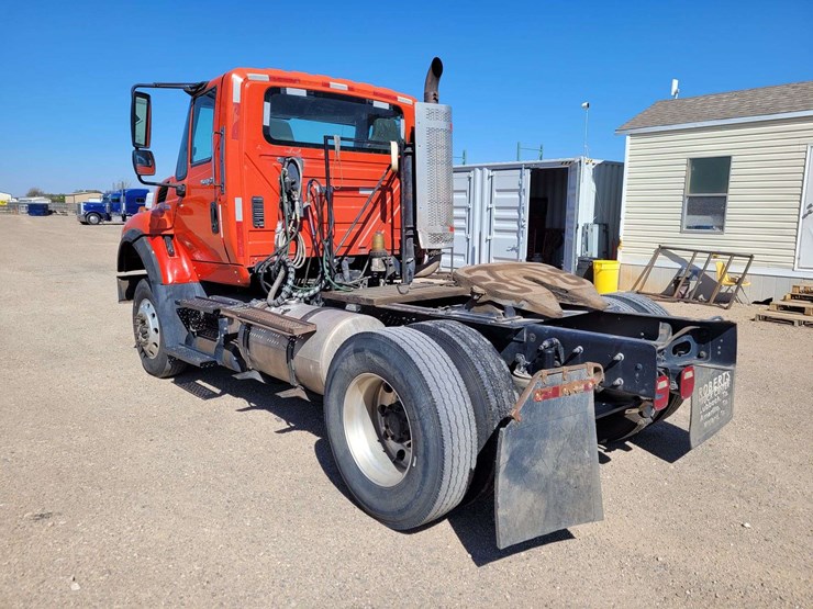 2009-international-tractor-truck-image-11