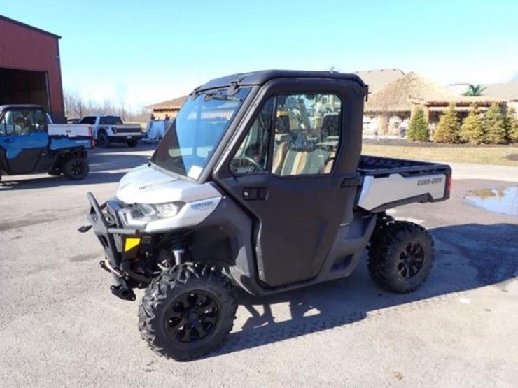 2021-can-am-defender-limited-hd10-4x4-side-by-side-image-1