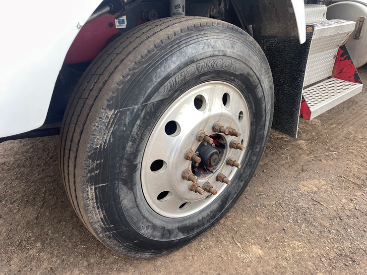 #240-•-2005-kenworth-truck-tractor-(has-mn-title)-(mora,-mn)-image-8