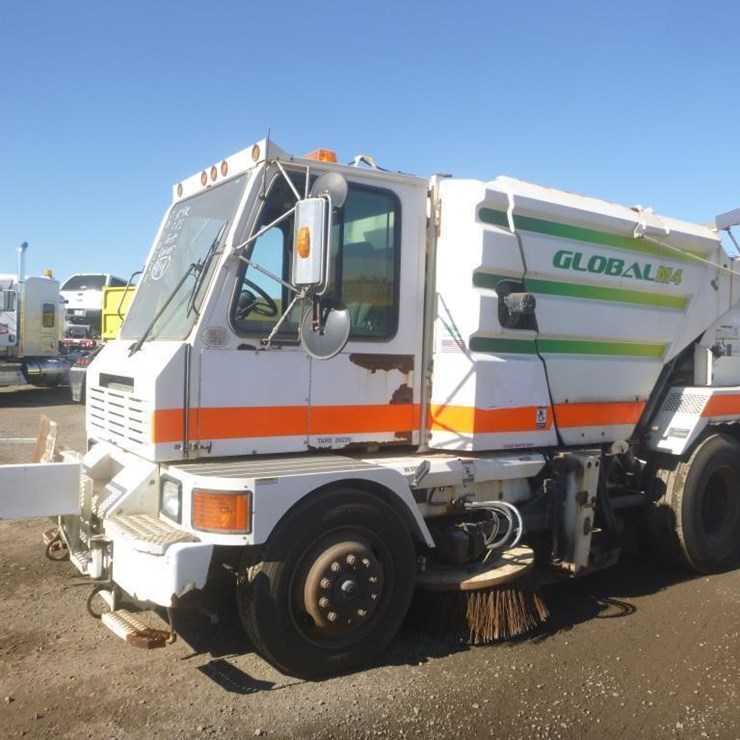 2014 GLOBAL M4 SWEEPER