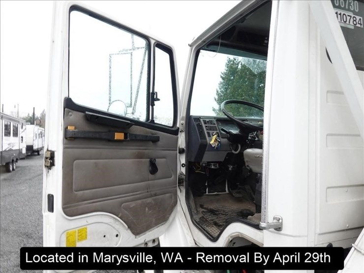 2003-freightliner-fl80-image-26