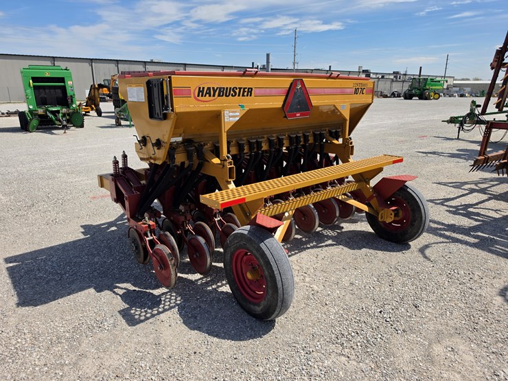 2016-haybuster-107c-image-11