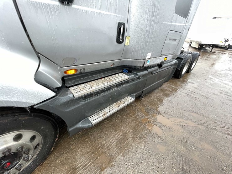 #230-•-2016-international-semi-tractor-(has-wi-title)-(denmark,-wi)-image-12