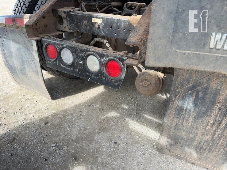 2005-kenworth-t800-image-18