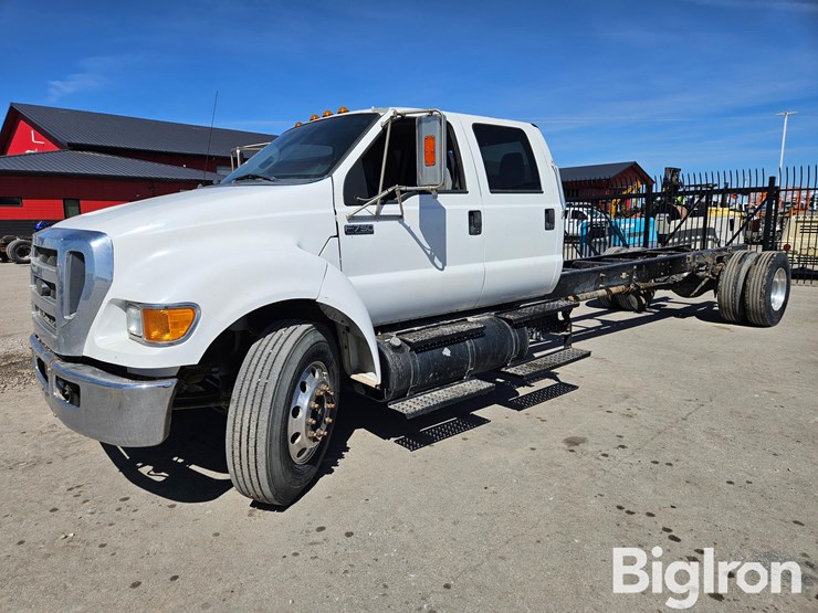 2013-ford-f750-xlt-image-1
