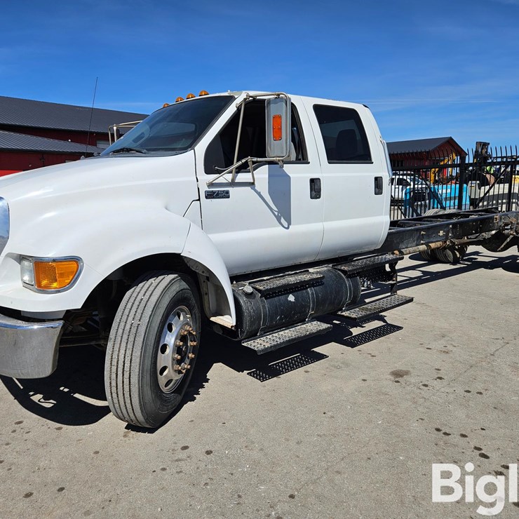 2013 FORD F750 XLT