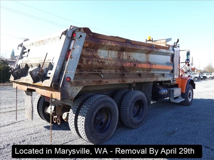 2000-freightliner-fld120-image-28