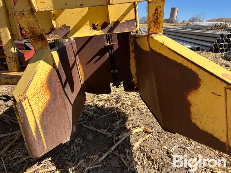 new-holland-1033-image-16