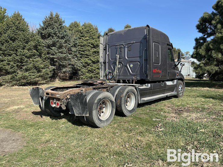2016-freightliner-cascadia-125-image-5