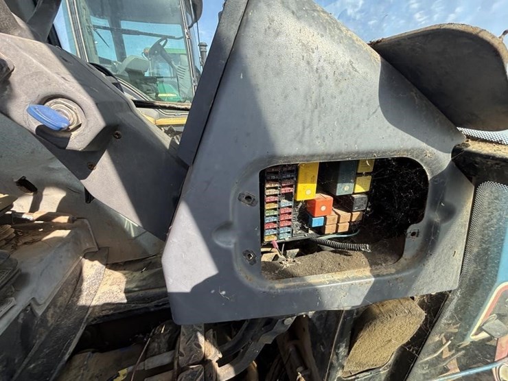 1995-new-holland-8240-image-8