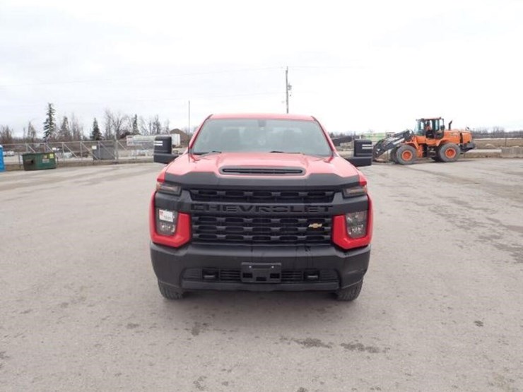 2022-chevrolet-2500hd-image-2