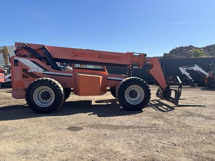 2014-jlg-8042-image-7