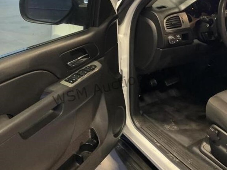 2014-chevrolet-tahoe-image-23