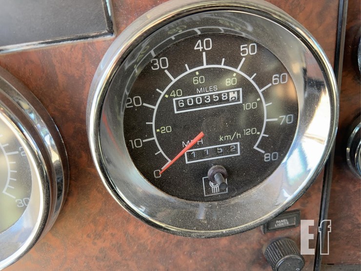 2005-kenworth-t800-image-45