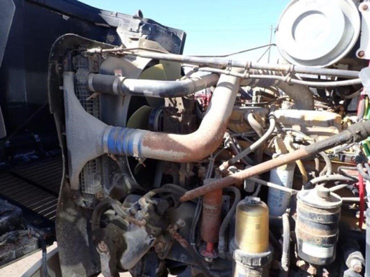 2001-freightliner-fld112-image-22