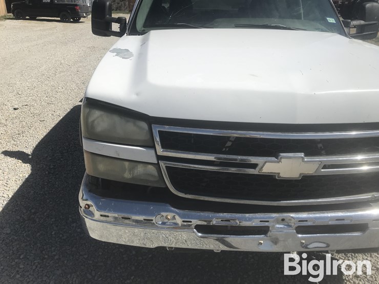 2007-chevrolet-3500-image-11