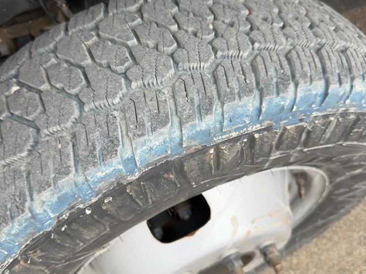 2021-ford-f350-xl-image-16