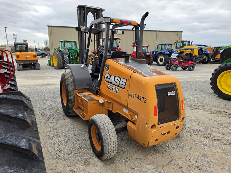 2015-case-586h-image-10