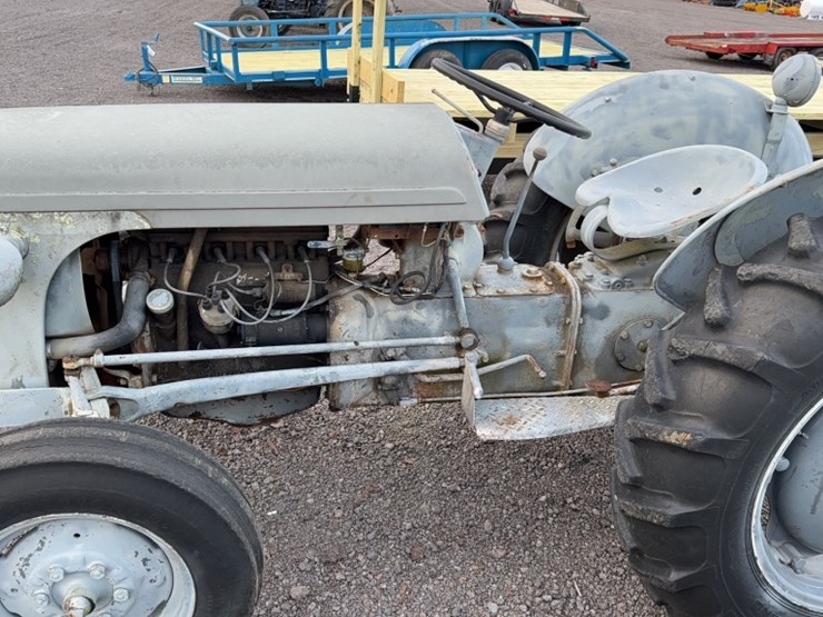 #3068-•-ferguson-tractor-image-12