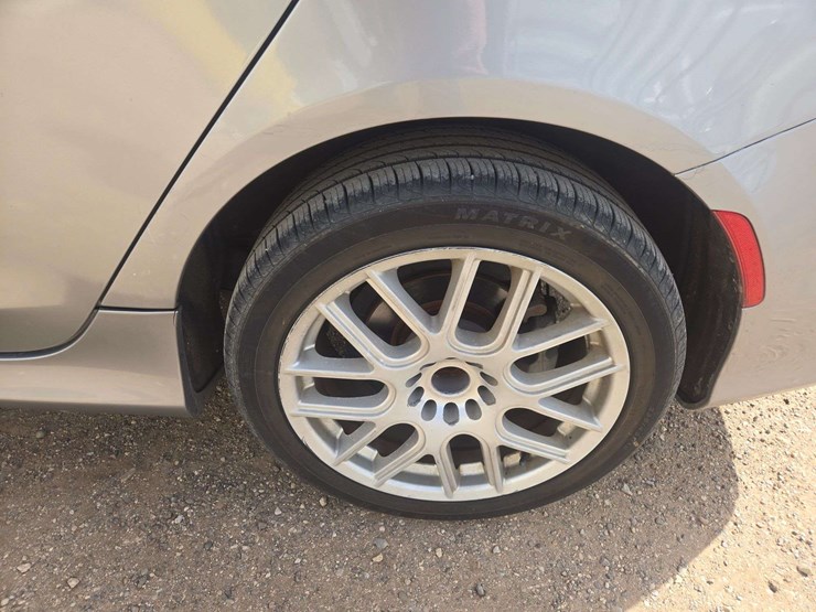 2015-chrysler-200-s-sedan-4d-image-6