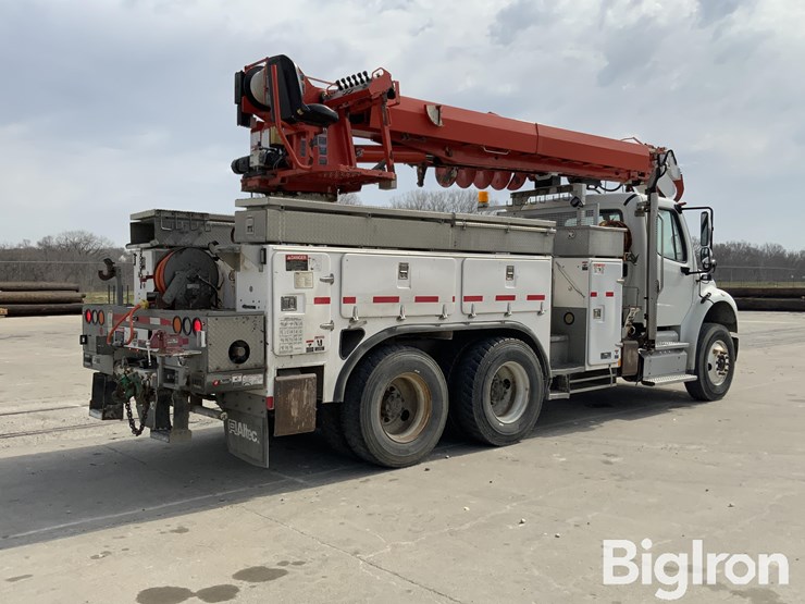 2013-freightliner-m2-106-image-13