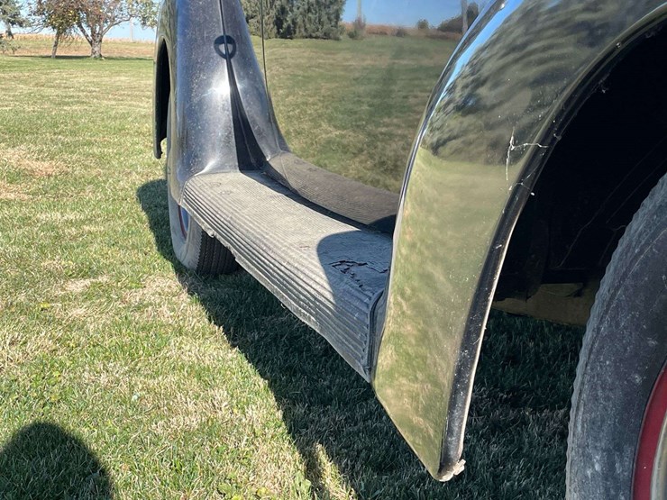 1938-ford-two-door-deluxe-sedan---original-car!-image-15