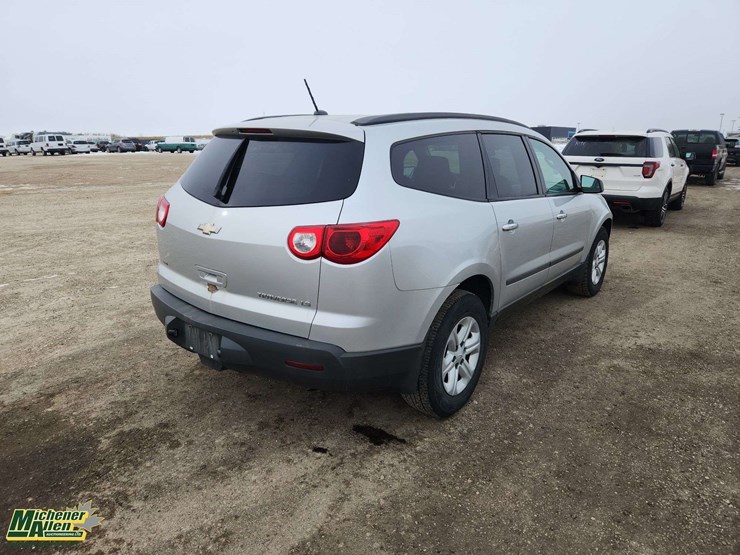 2011-chevrolet-traverse-ls-image-4