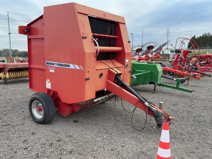 massey-ferguson-1745-image-3