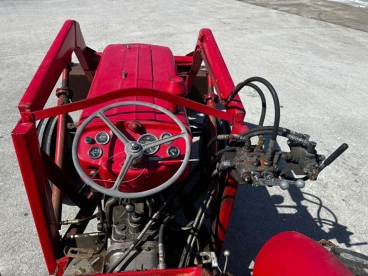 massey-ferguson-135-image-12