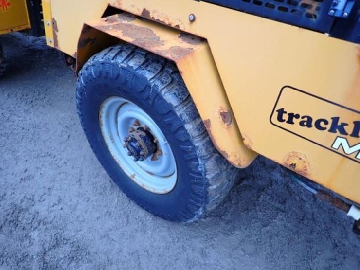 2004-trackless-rmt5t-series-v-4x4-sidewalk-tractor-image-38