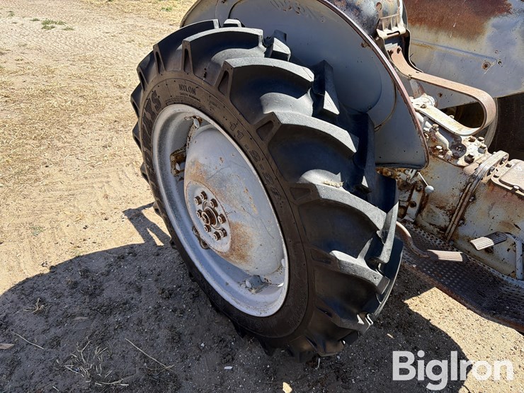 1950-ford-8n-image-17