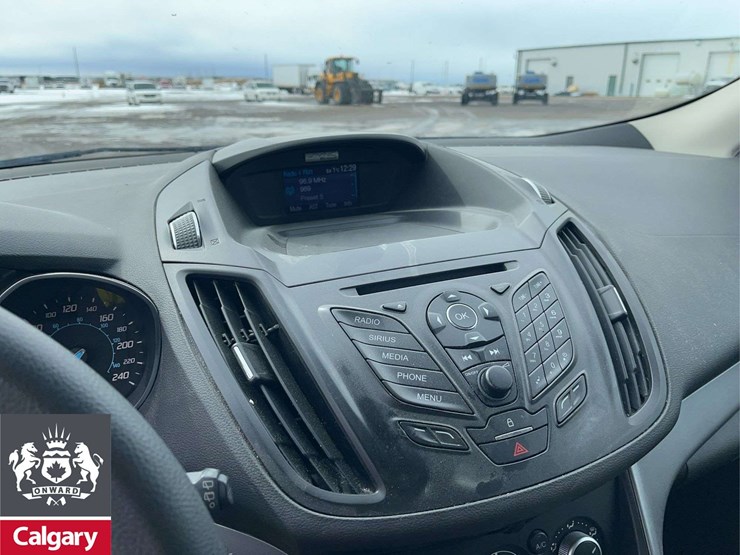 2013-ford-escape-se-image-18