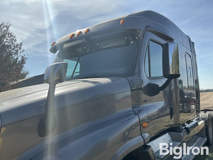 2016-freightliner-cascadia-125-image-11