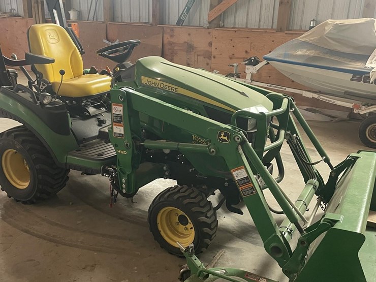 2017-john-deere-1025r-image-2