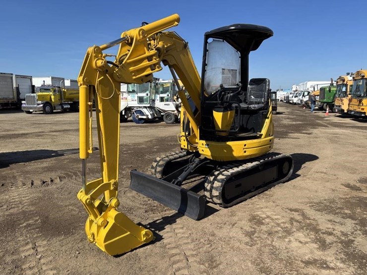 komatsu-pc28uu-2-image-1