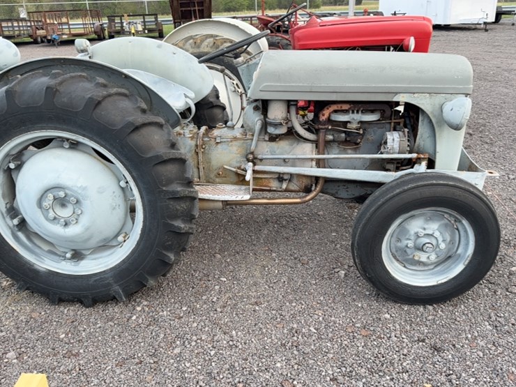 #3068-•-ferguson-tractor-image-5