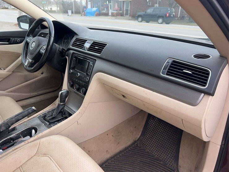 2014-volkswagen-passat-tdi-image-67