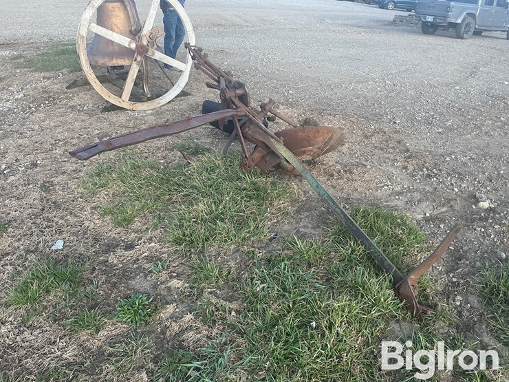 john-deere-terracing-plow-image-2