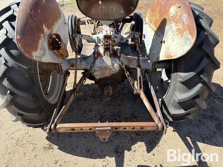 1950-ford-8n-image-11