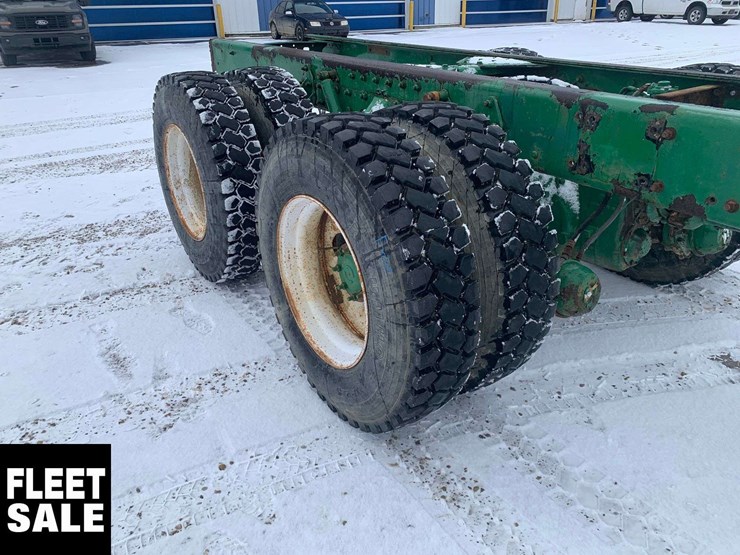 2003-freightliner-fl106-image-7