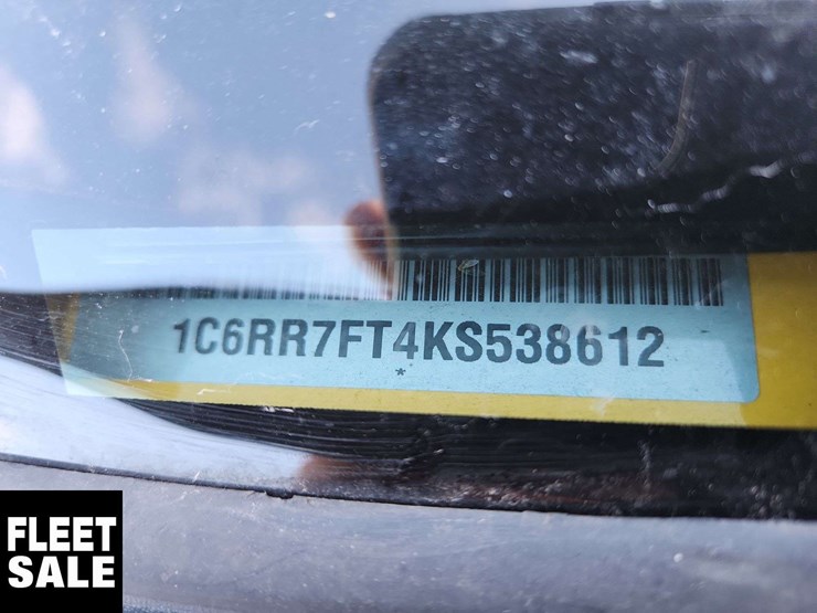 2019-ram-1500-classic-image-39