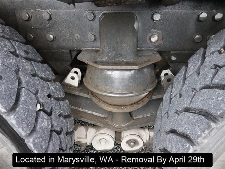 2011-peterbilt-348-image-48