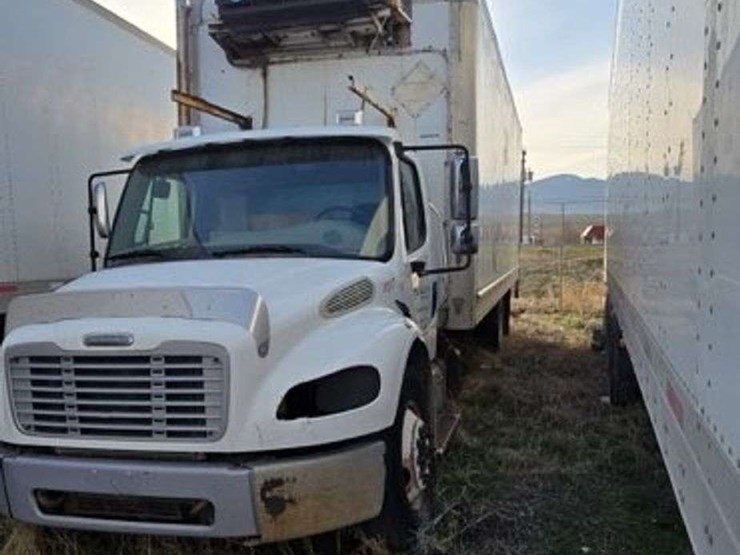 2013-freightliner-m2-106-image-1