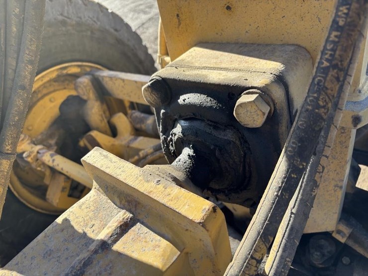 caterpillar-143h-image-33