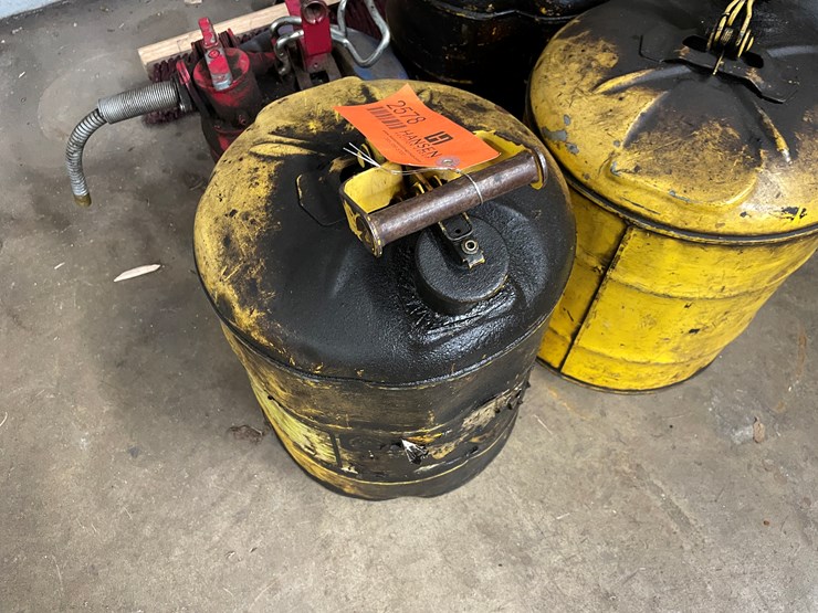 #2578-•-metal-fuel-cans-(columbia-heights,-mn)-image-5