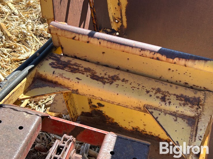 new-holland-1033-image-14