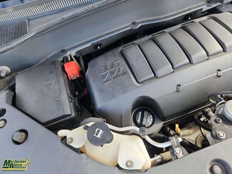 2014-gmc-acadia-denali-image-30