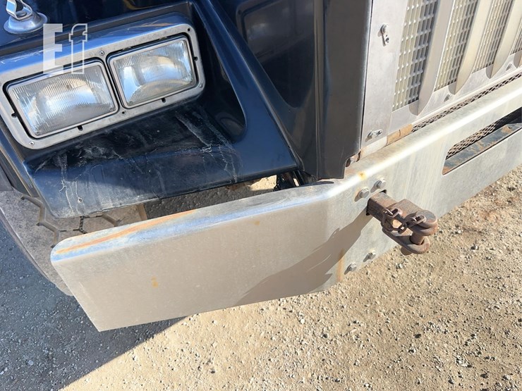 2002-kenworth-t800-image-24