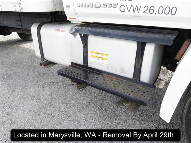 2010-hino-268-image-22