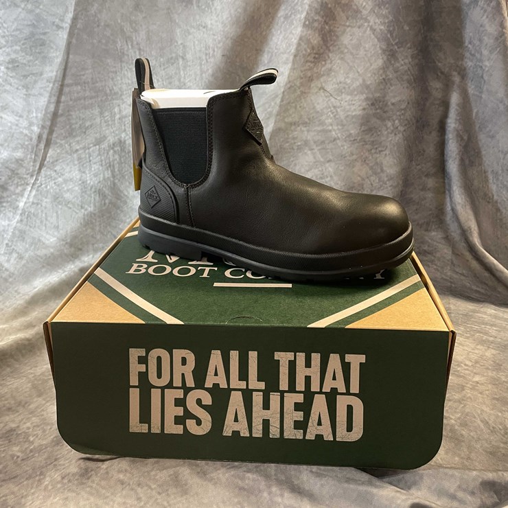 #10127 • Muck Boot Company Chore Farm Leather Boot